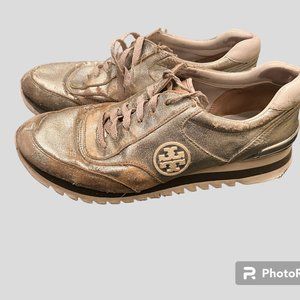 Tory Burch size 9 silver sawtooth logo sneaker